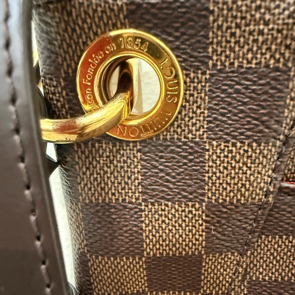 Louis Vuitton
Damier Ebene South Bank Besace Crossbody/Shoulder Bag - Picture 6 of 16